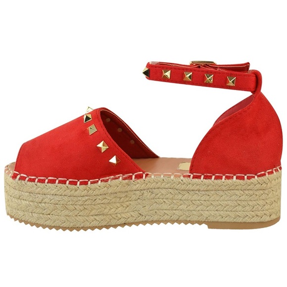 🛌 Beautiful platform sandals with studs details - Picture 3 of 4